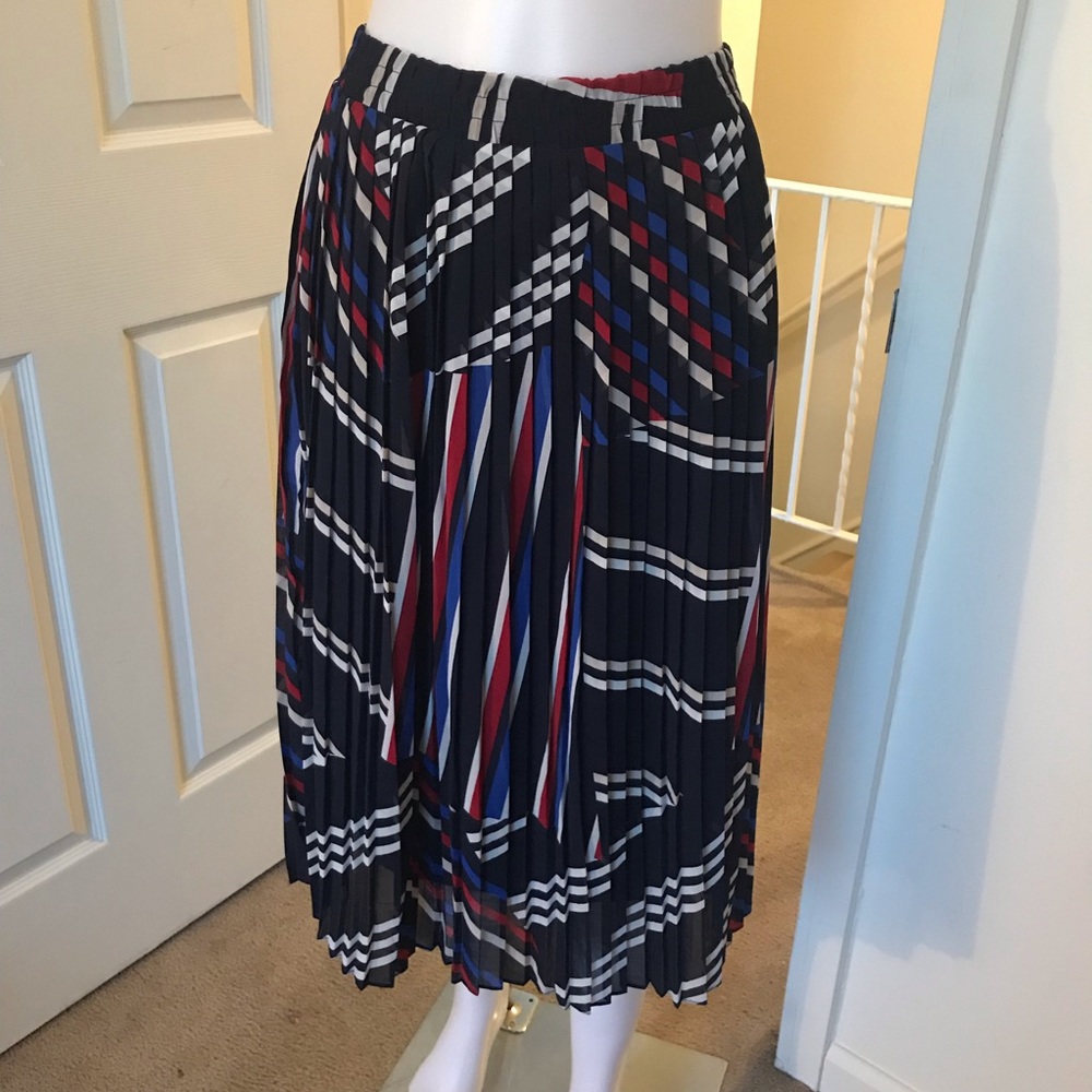 💖NWOT Cute and flowy pleated skirt